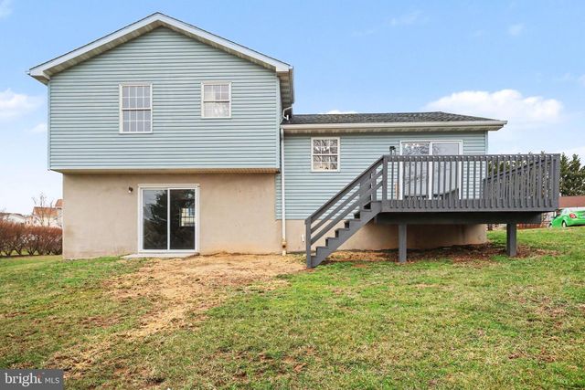 17 MASON DIXON DR, Littlestown, PA 17340