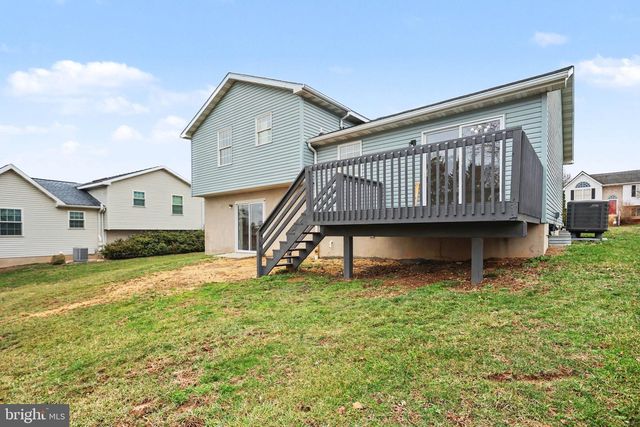 17 MASON DIXON DR, Littlestown, PA 17340