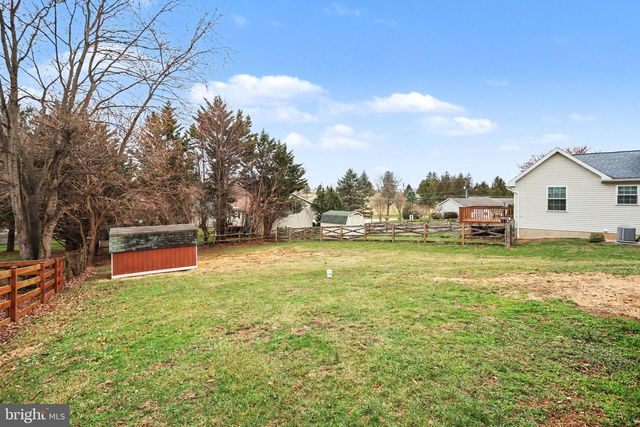 17 MASON DIXON DR, Littlestown, PA 17340