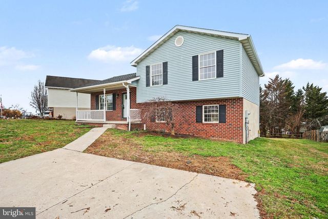 17 MASON DIXON DR, Littlestown, PA 17340