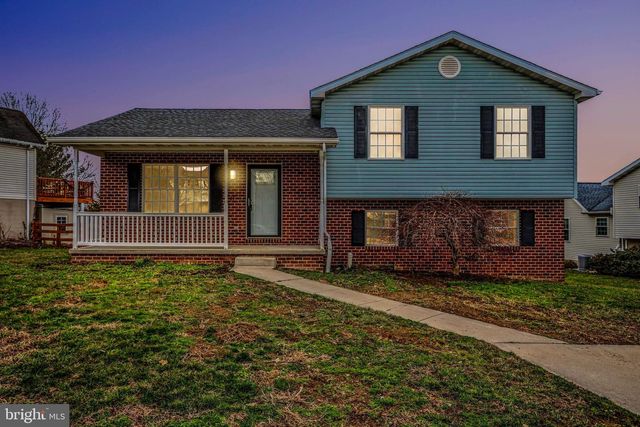 17 MASON DIXON DR, Littlestown, PA 17340