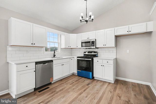 17 MASON DIXON DR, Littlestown, PA 17340