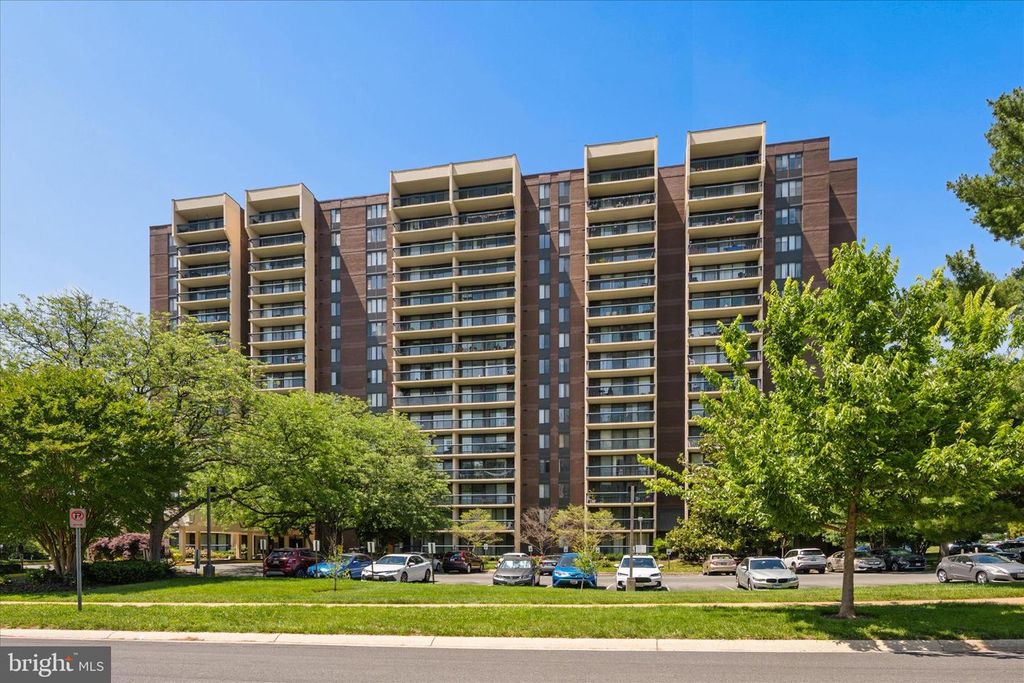 Image 1 of property listing at 7401 WESTLAKE TER #607, Bethesda, MD 20817