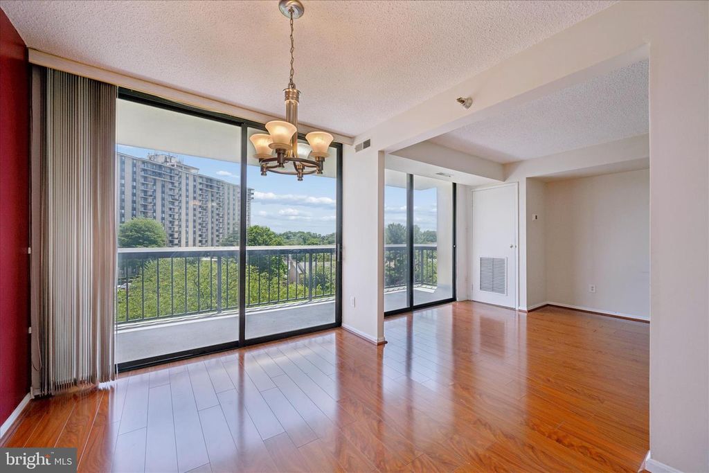 Image 18 of property listing at 7401 WESTLAKE TER #607, Bethesda, MD 20817