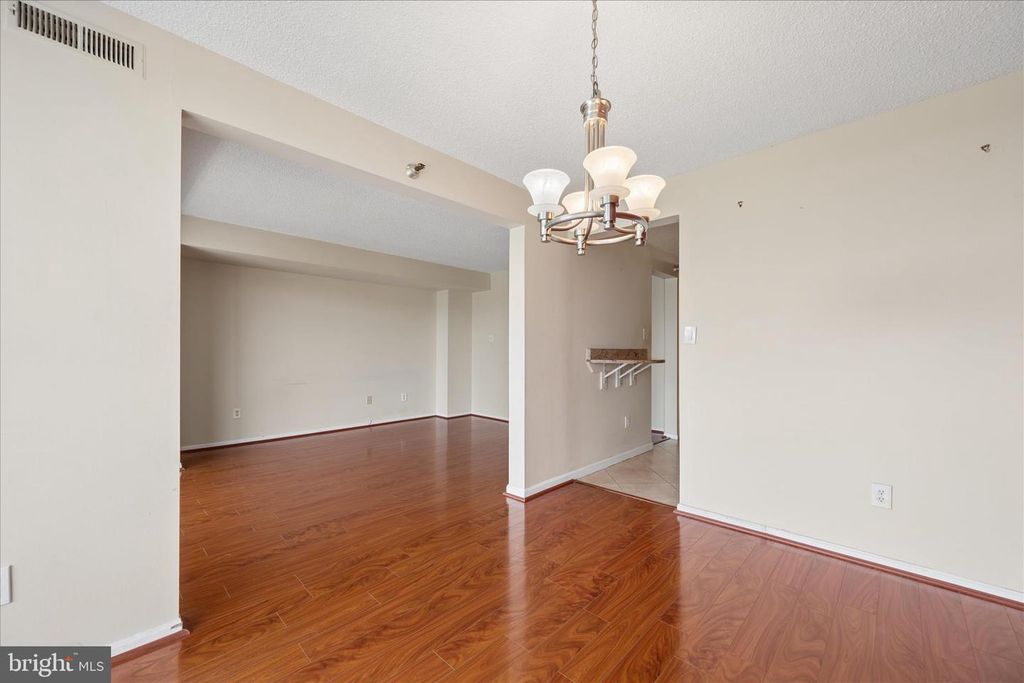 Image 19 of property listing at 7401 WESTLAKE TER #607, Bethesda, MD 20817
