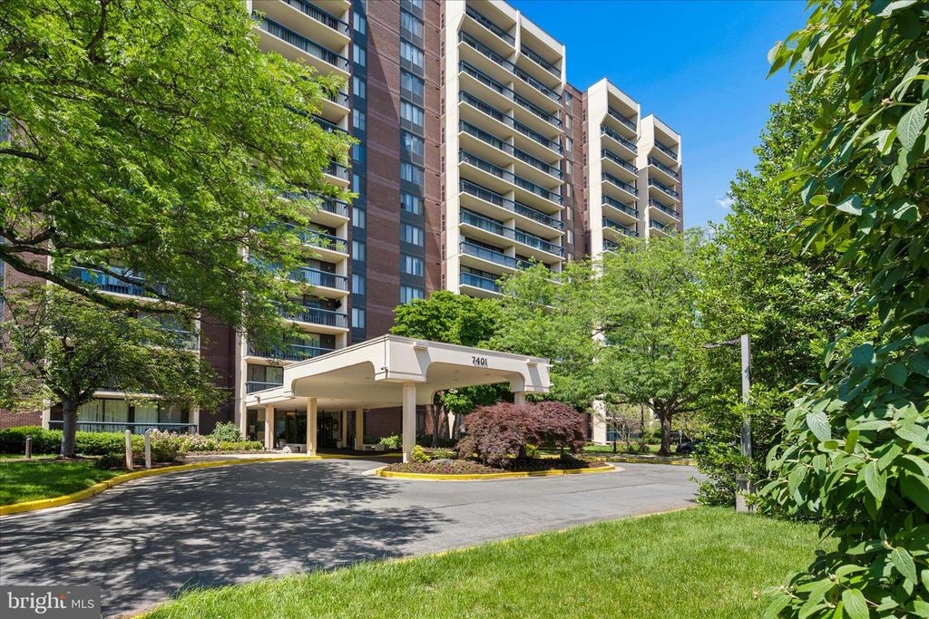 Image 2 of property listing at 7401 WESTLAKE TER #607, Bethesda, MD 20817