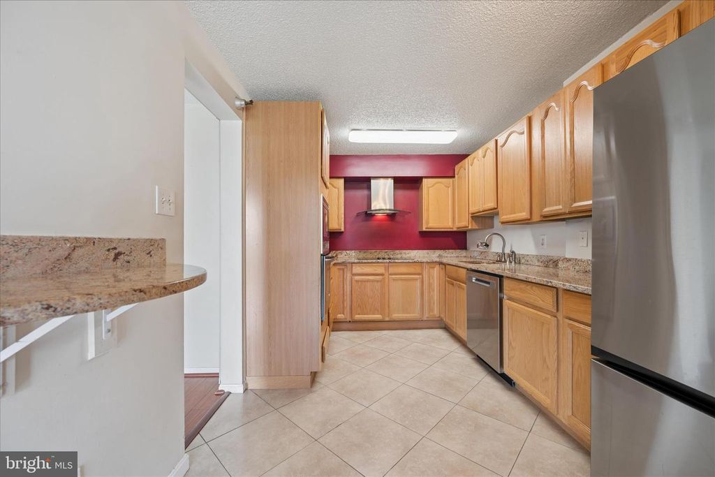Image 20 of property listing at 7401 WESTLAKE TER #607, Bethesda, MD 20817
