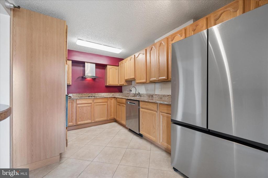 Image 21 of property listing at 7401 WESTLAKE TER #607, Bethesda, MD 20817