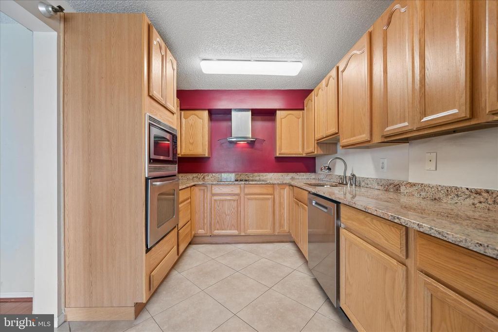 Image 23 of property listing at 7401 WESTLAKE TER #607, Bethesda, MD 20817