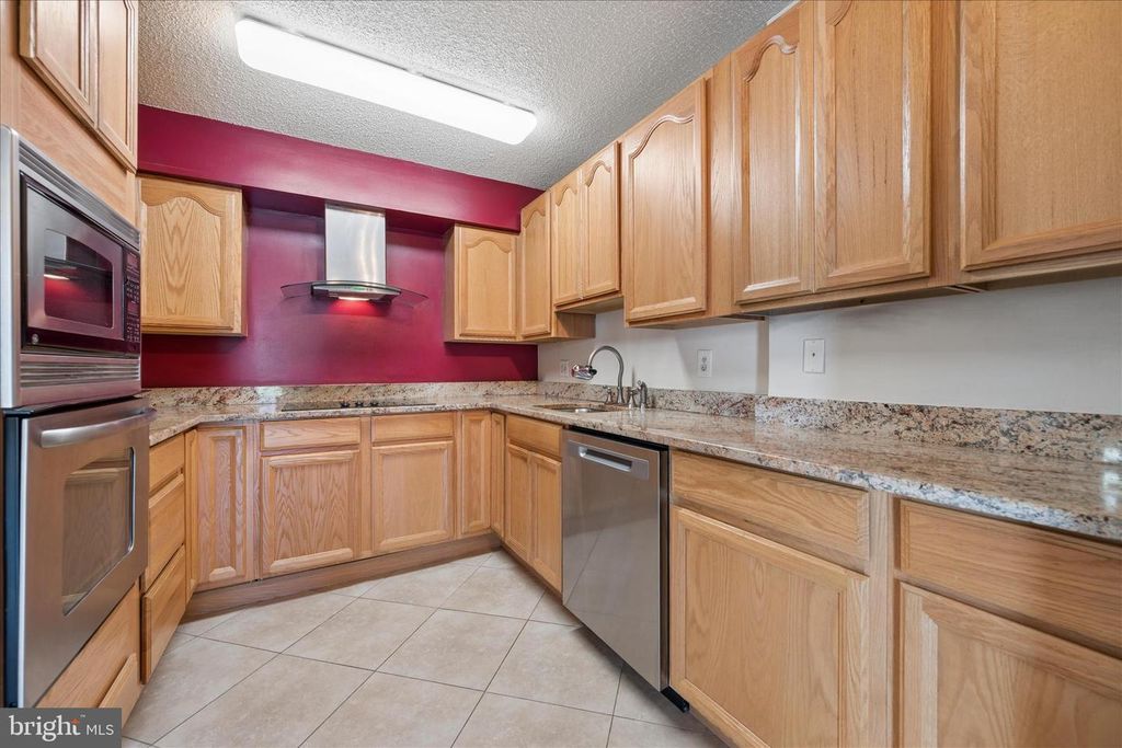 Image 24 of property listing at 7401 WESTLAKE TER #607, Bethesda, MD 20817