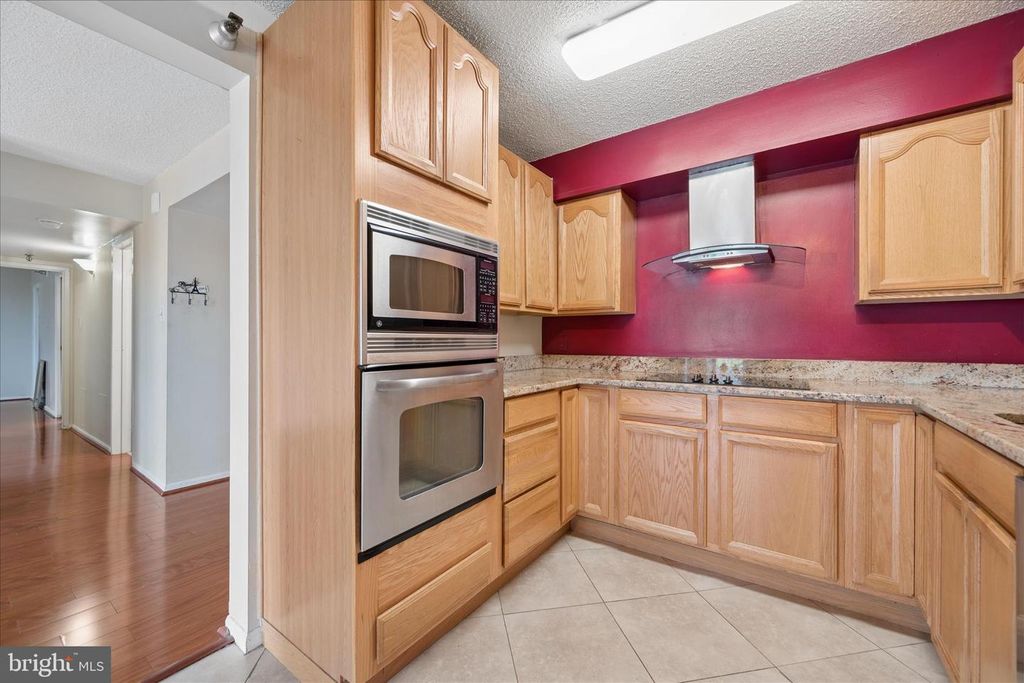 Image 25 of property listing at 7401 WESTLAKE TER #607, Bethesda, MD 20817