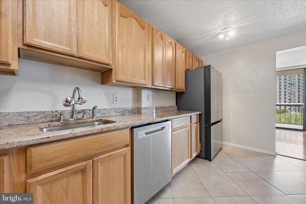 Image 26 of property listing at 7401 WESTLAKE TER #607, Bethesda, MD 20817