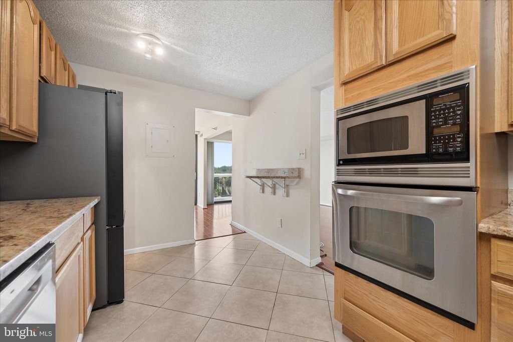 Image 27 of property listing at 7401 WESTLAKE TER #607, Bethesda, MD 20817
