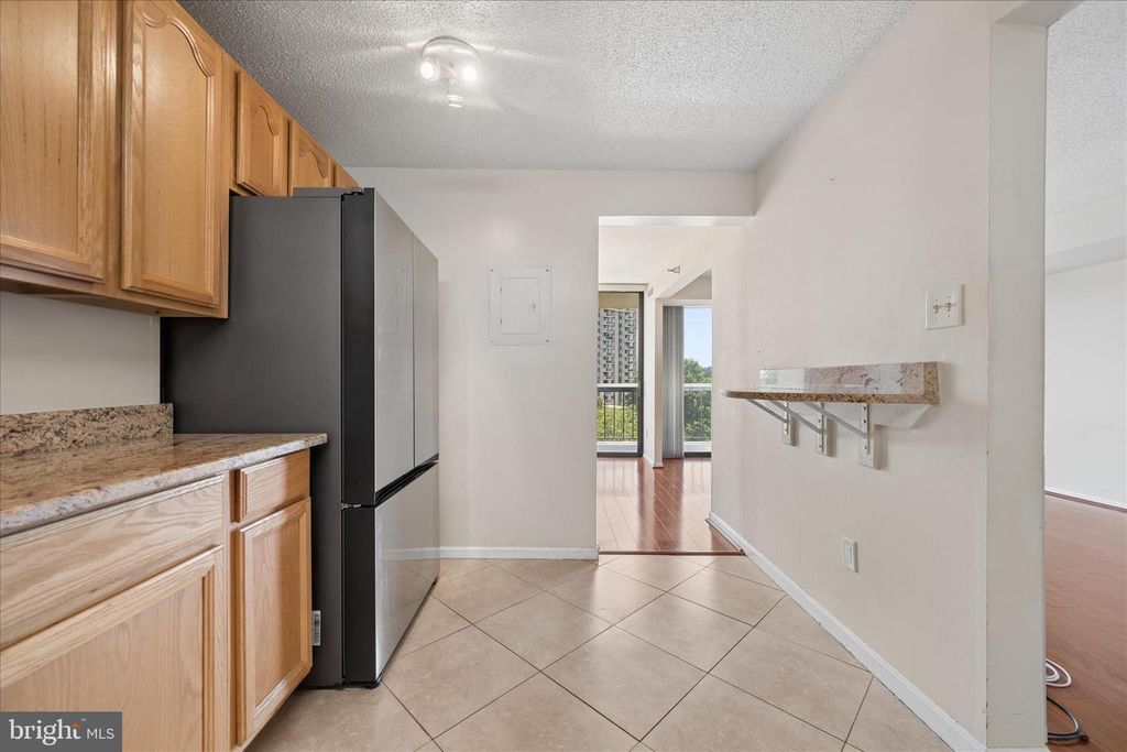 Image 28 of property listing at 7401 WESTLAKE TER #607, Bethesda, MD 20817