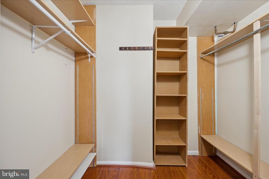 Image 33 of property listing at 7401 WESTLAKE TER #607, Bethesda, MD 20817