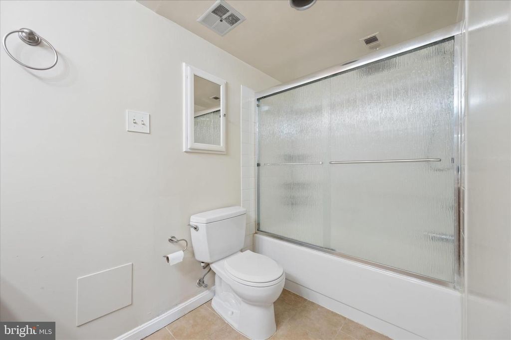 Image 36 of property listing at 7401 WESTLAKE TER #607, Bethesda, MD 20817