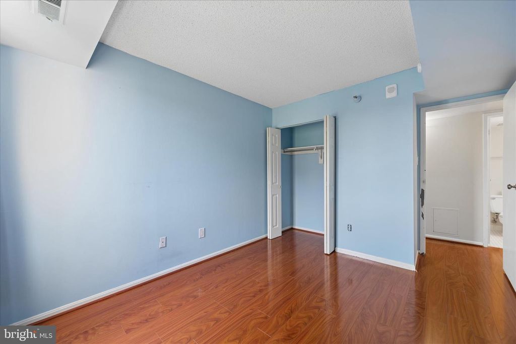 Image 38 of property listing at 7401 WESTLAKE TER #607, Bethesda, MD 20817