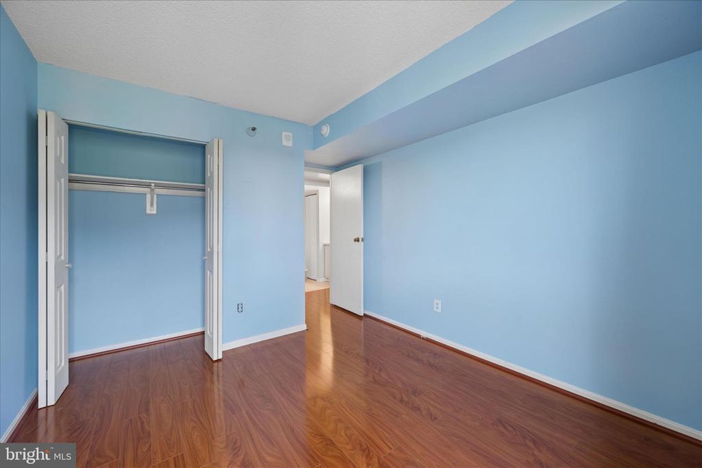 Image 39 of property listing at 7401 WESTLAKE TER #607, Bethesda, MD 20817