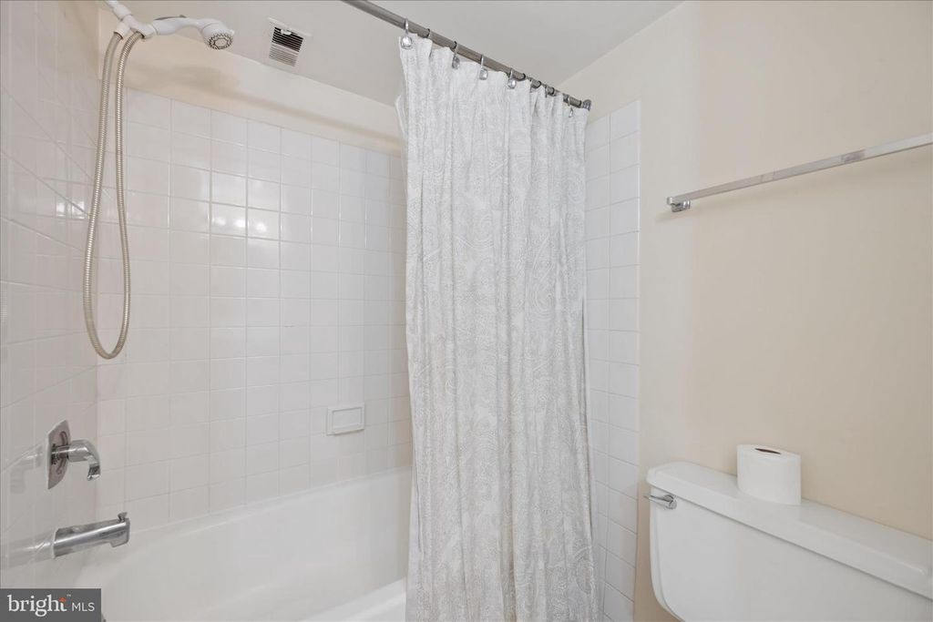 Image 41 of property listing at 7401 WESTLAKE TER #607, Bethesda, MD 20817