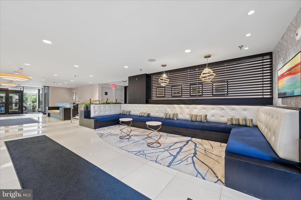 Image 45 of property listing at 7401 WESTLAKE TER #607, Bethesda, MD 20817