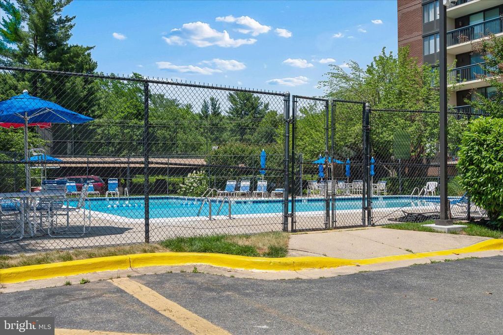 Image 47 of property listing at 7401 WESTLAKE TER #607, Bethesda, MD 20817
