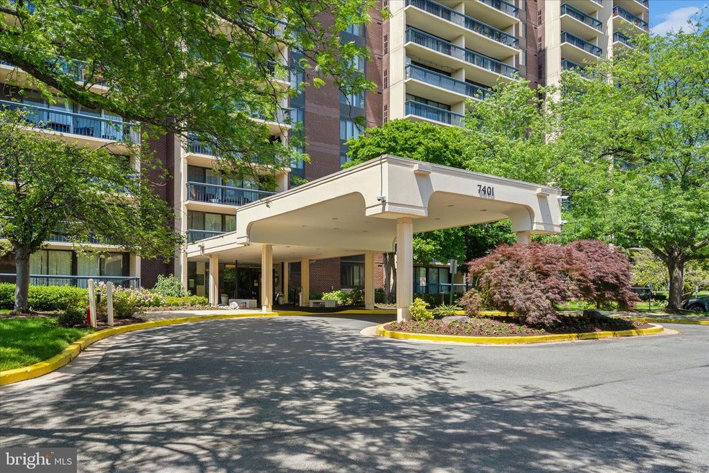 Image 49 of property listing at 7401 WESTLAKE TER #607, Bethesda, MD 20817