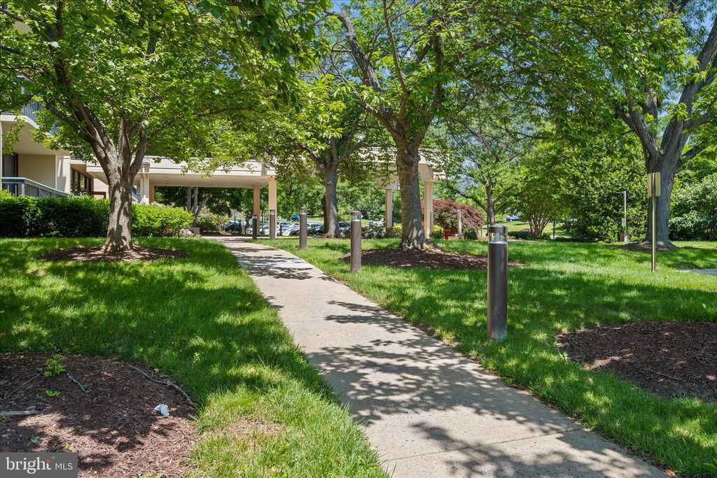 Image 50 of property listing at 7401 WESTLAKE TER #607, Bethesda, MD 20817
