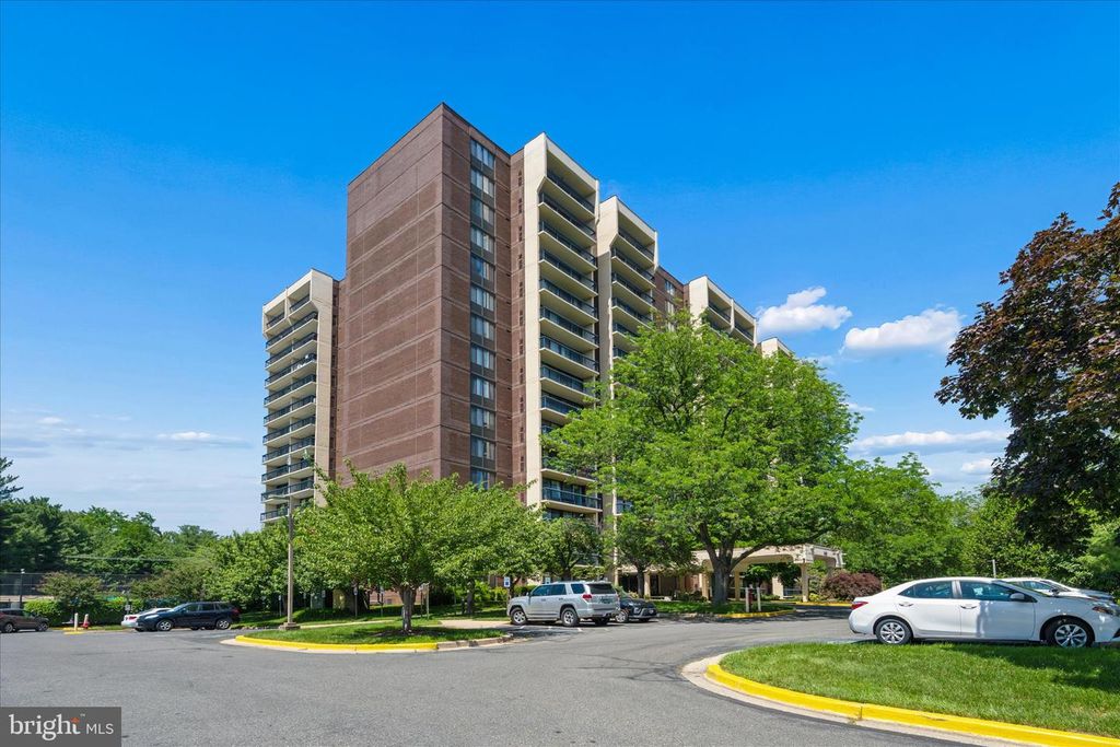 Image 51 of property listing at 7401 WESTLAKE TER #607, Bethesda, MD 20817