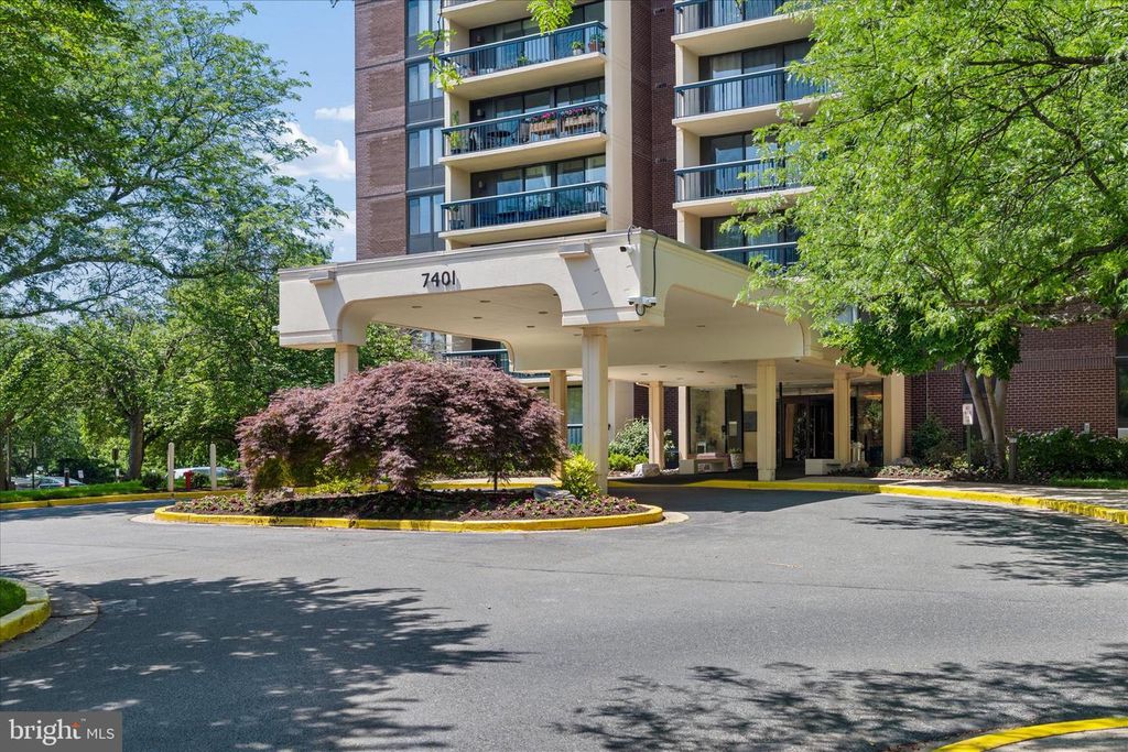 Image 54 of property listing at 7401 WESTLAKE TER #607, Bethesda, MD 20817
