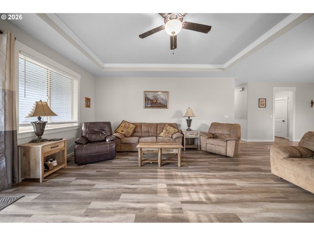 12089 TOLSTRUP Dr, Oregon City, OR 97045