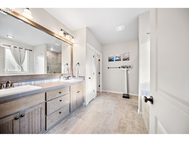 12089 TOLSTRUP Dr, Oregon City, OR 97045