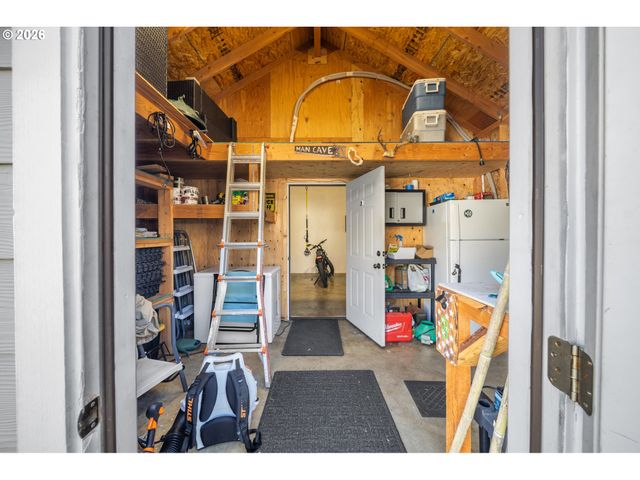 12089 TOLSTRUP Dr, Oregon City, OR 97045