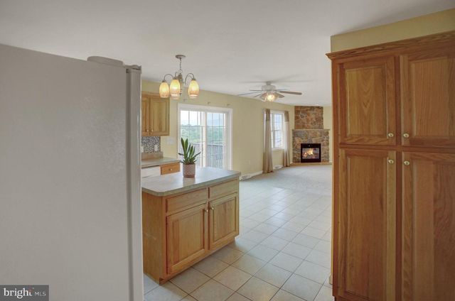 1724 BELL AVE, Chambersburg, PA 17202