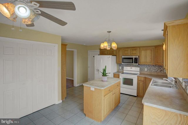 1724 BELL AVE, Chambersburg, PA 17202