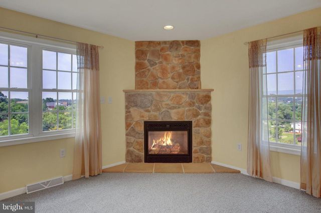 1724 BELL AVE, Chambersburg, PA 17202