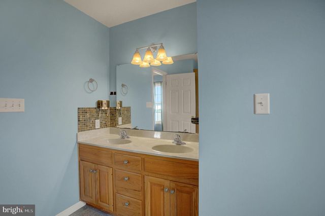 1724 BELL AVE, Chambersburg, PA 17202
