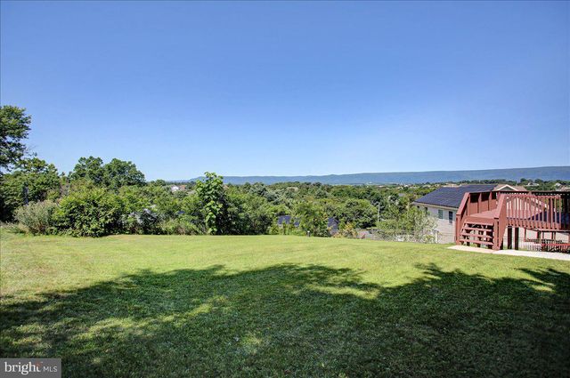 1724 BELL AVE, Chambersburg, PA 17202
