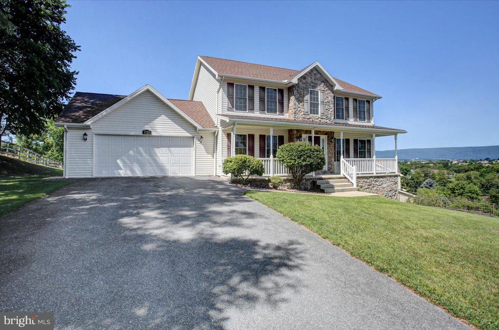 1724 BELL AVE, Chambersburg, PA 17202