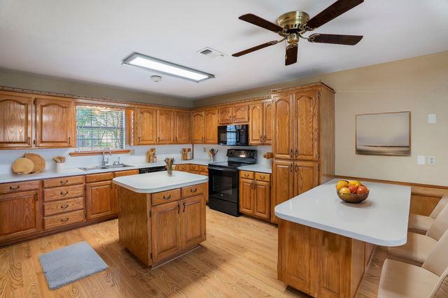 300 E Short Street, Leonard, TX 75452