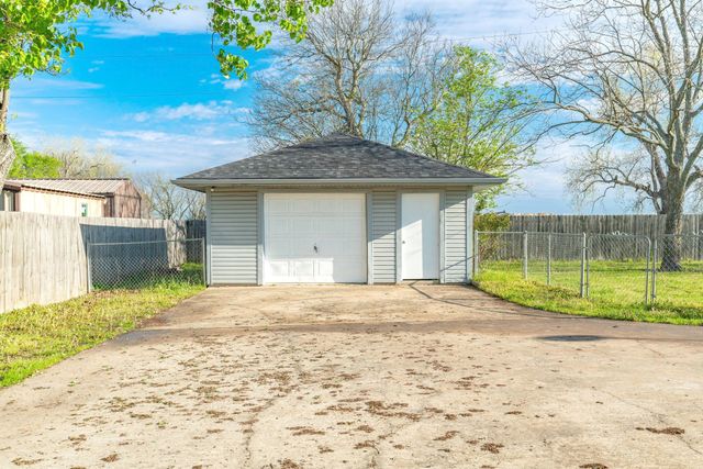 300 E Short Street, Leonard, TX 75452