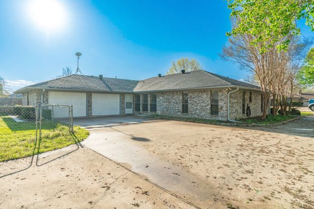 300 E Short Street, Leonard, TX 75452
