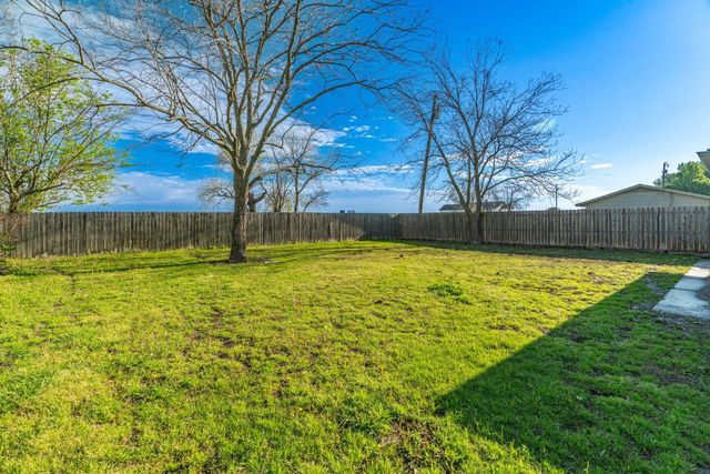 300 E Short Street, Leonard, TX 75452