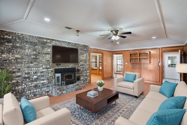 300 E Short Street, Leonard, TX 75452