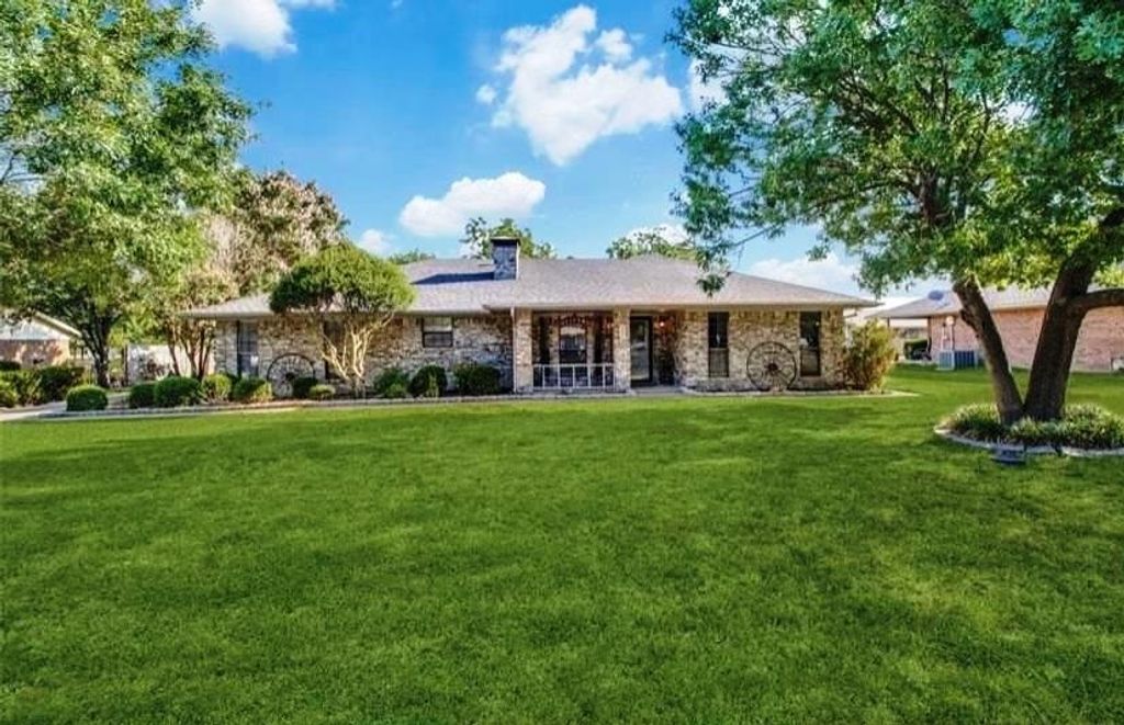 300 E Short Street, Leonard, TX 75452