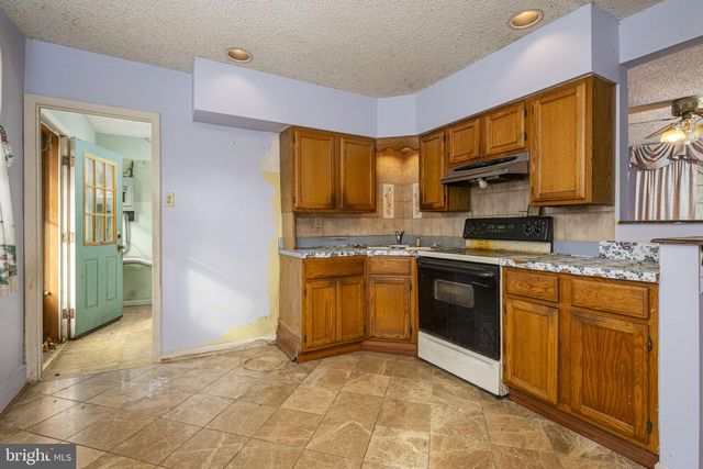 1016 W BOOT RD, Downingtown, PA 19335