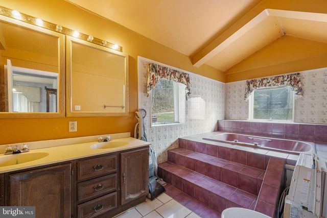 1016 W BOOT RD, Downingtown, PA 19335