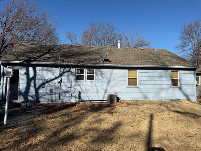 3701 W 74TH Street, Prairie Village, KS 66208