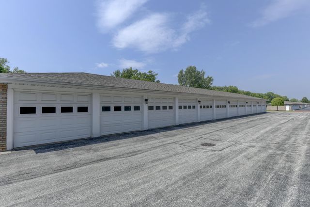 2740 Georgetowne Drive B1, Highland, IN 46322