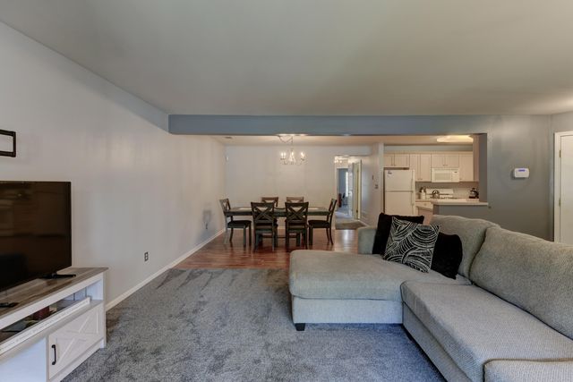 2740 Georgetowne Drive B1, Highland, IN 46322