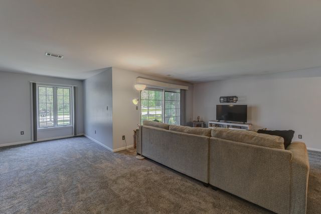 2740 Georgetowne Drive B1, Highland, IN 46322